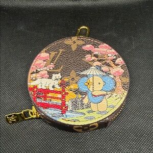 ✅ PRICE IS FIRM ✅ Fashion Round Coin Purse with Bear and Cat Design